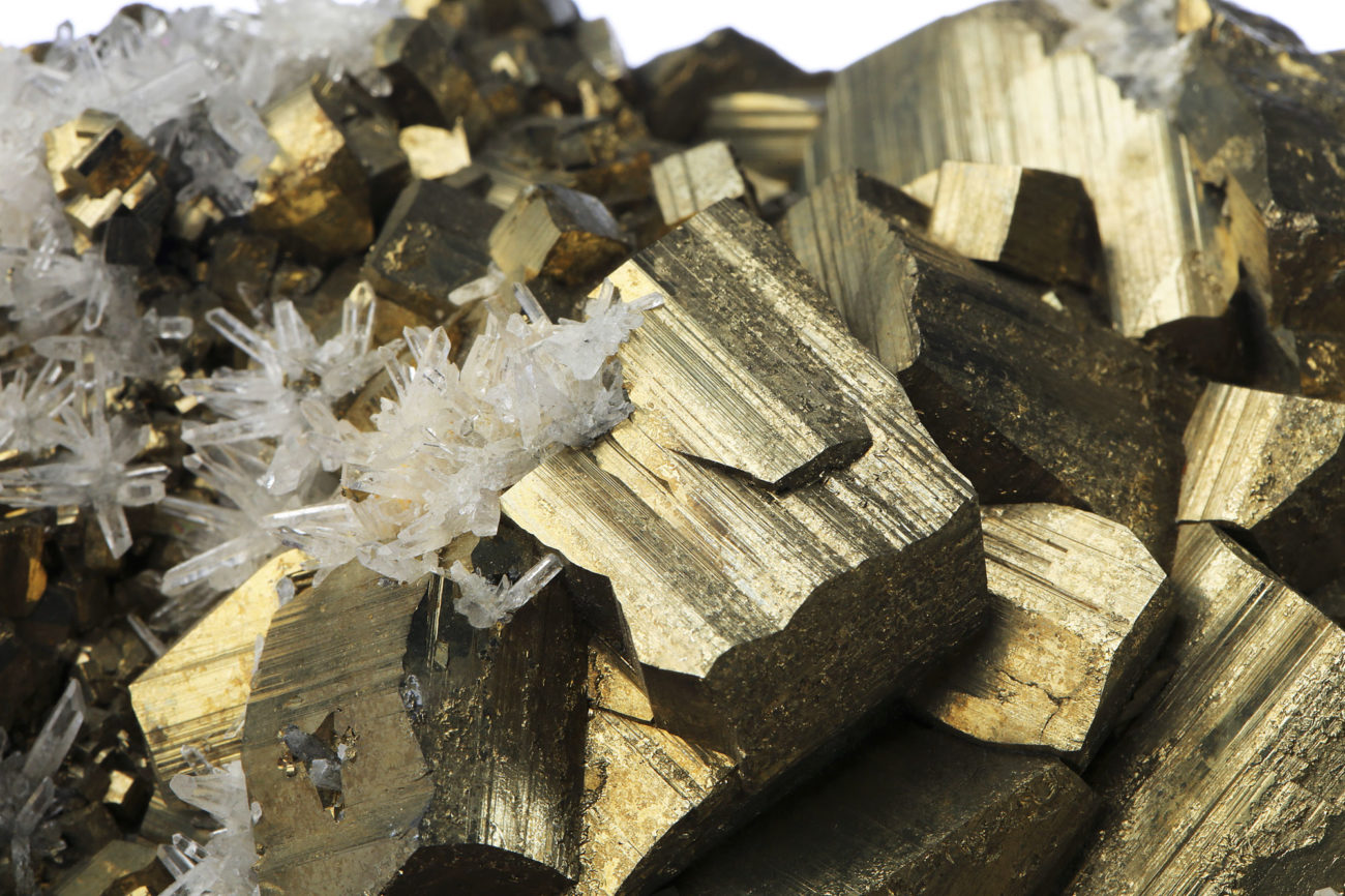 aprende-a-usar-pirita-para-sacar-riqueza-y-abundancia